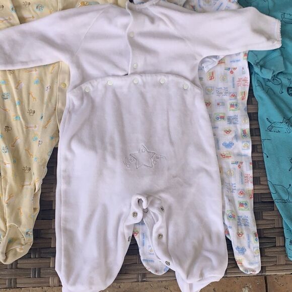 🎉1 hr sale 🎉onesie bundle 6 - Picture 4 of 12